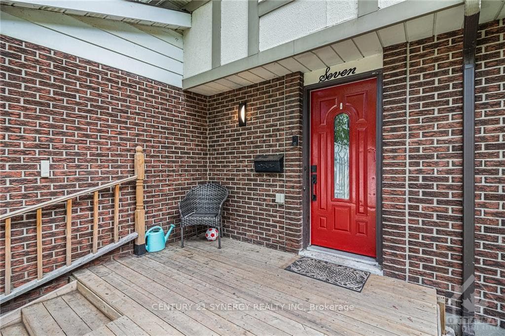 7 EASTPARK Drive photo 2