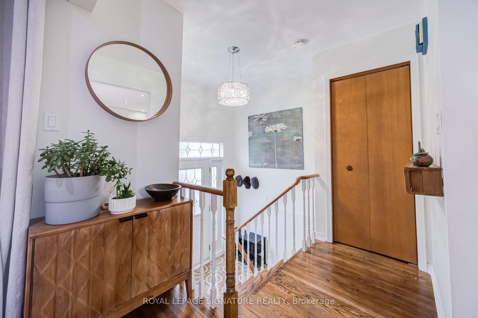Main Floor Foyer/Landing/Closet