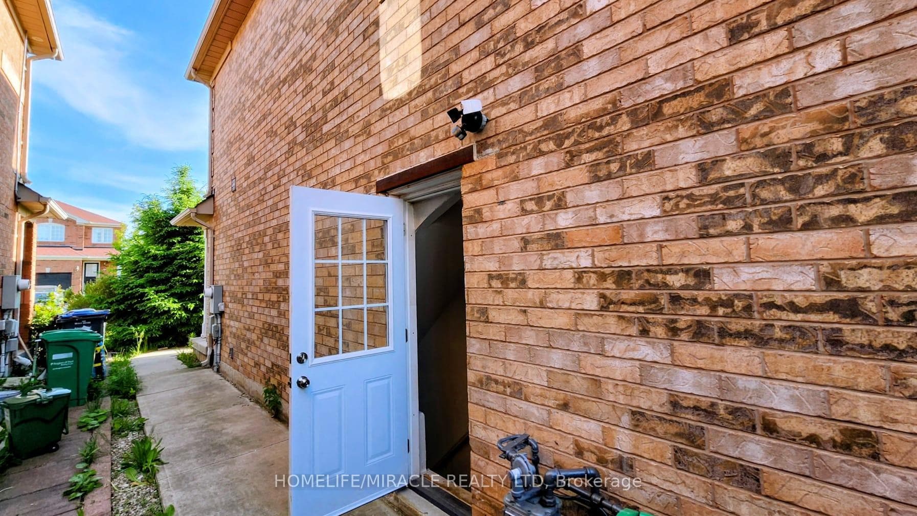 102 Whiteface Crescent photo 18