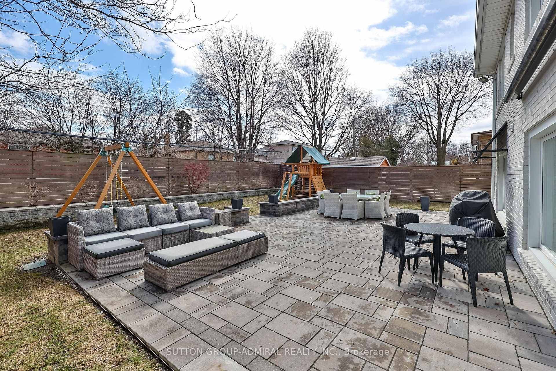 29 Acton Avenue photo 42