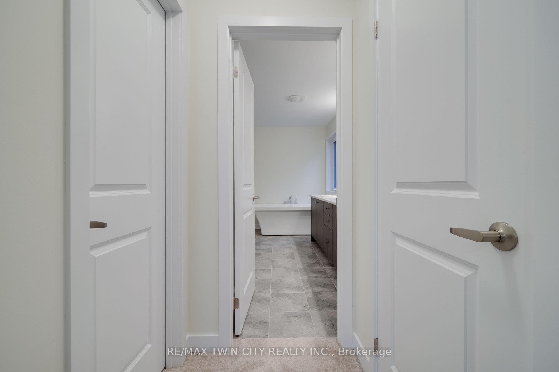 129 Lumb Drive photo 18