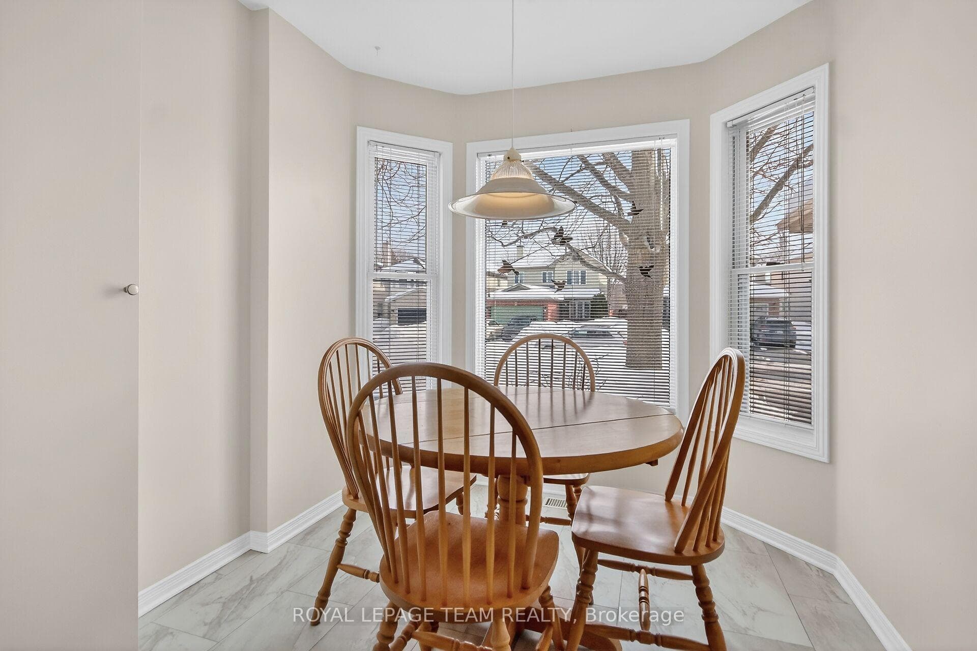 84 Newborough Crescent photo 9