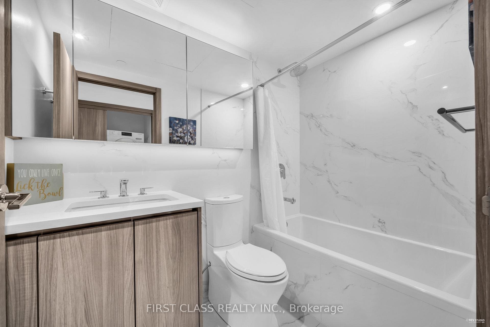 27 Mcmahon Drive Unit 1105 photo 12