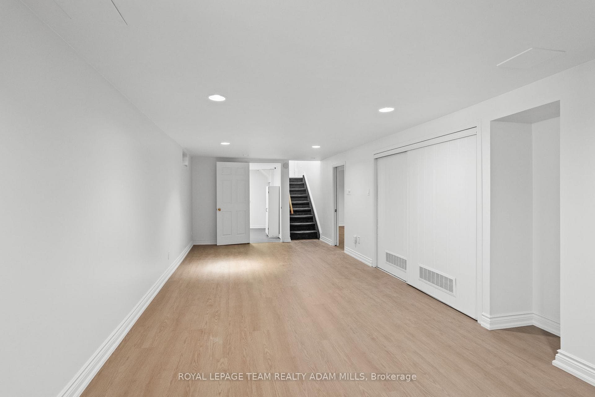 61 Laurie Court photo 28