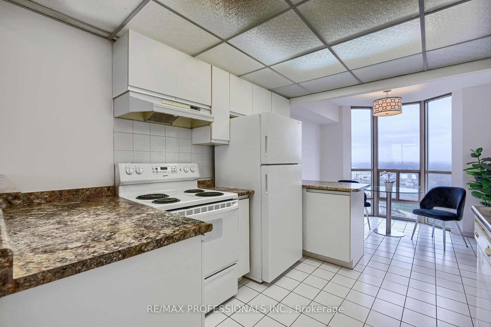 Bright Kitchen