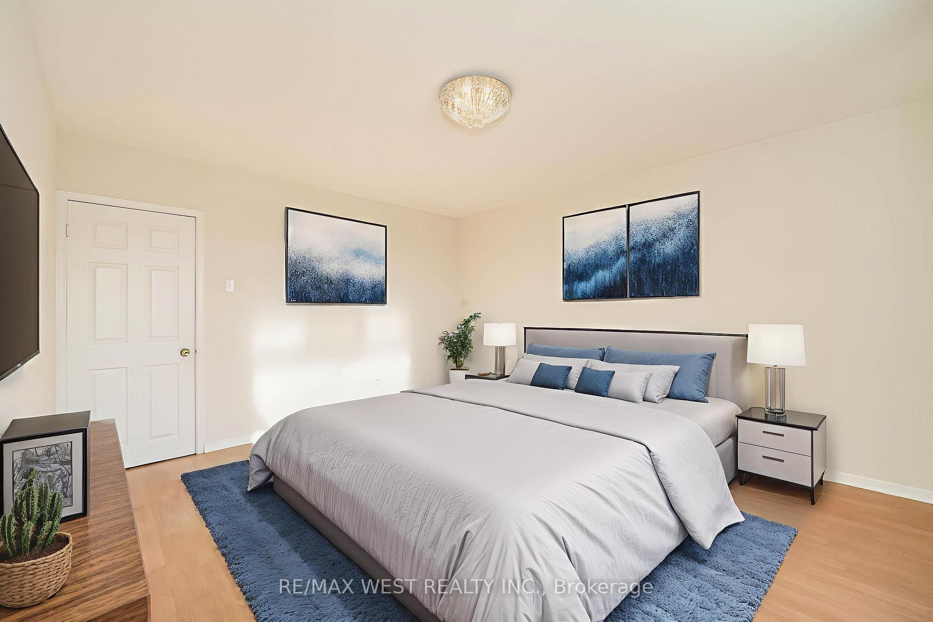 818A The Queensway N/A photo 3
