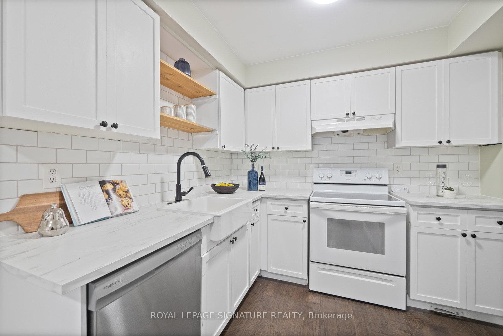 1374 Treeland Street photo 5
