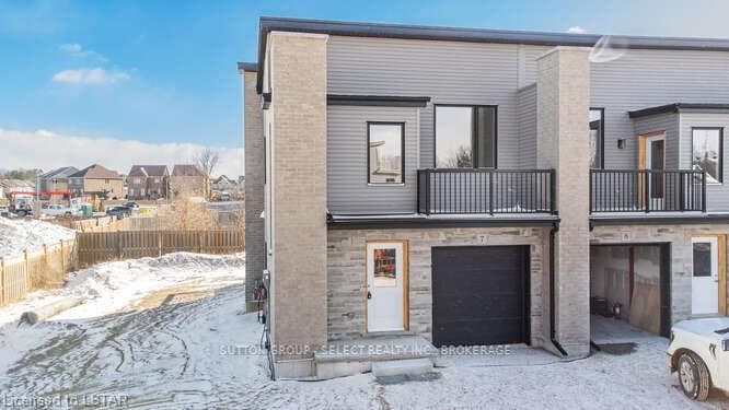 261 PITTOCK PARK Road Unit 9 photo 2