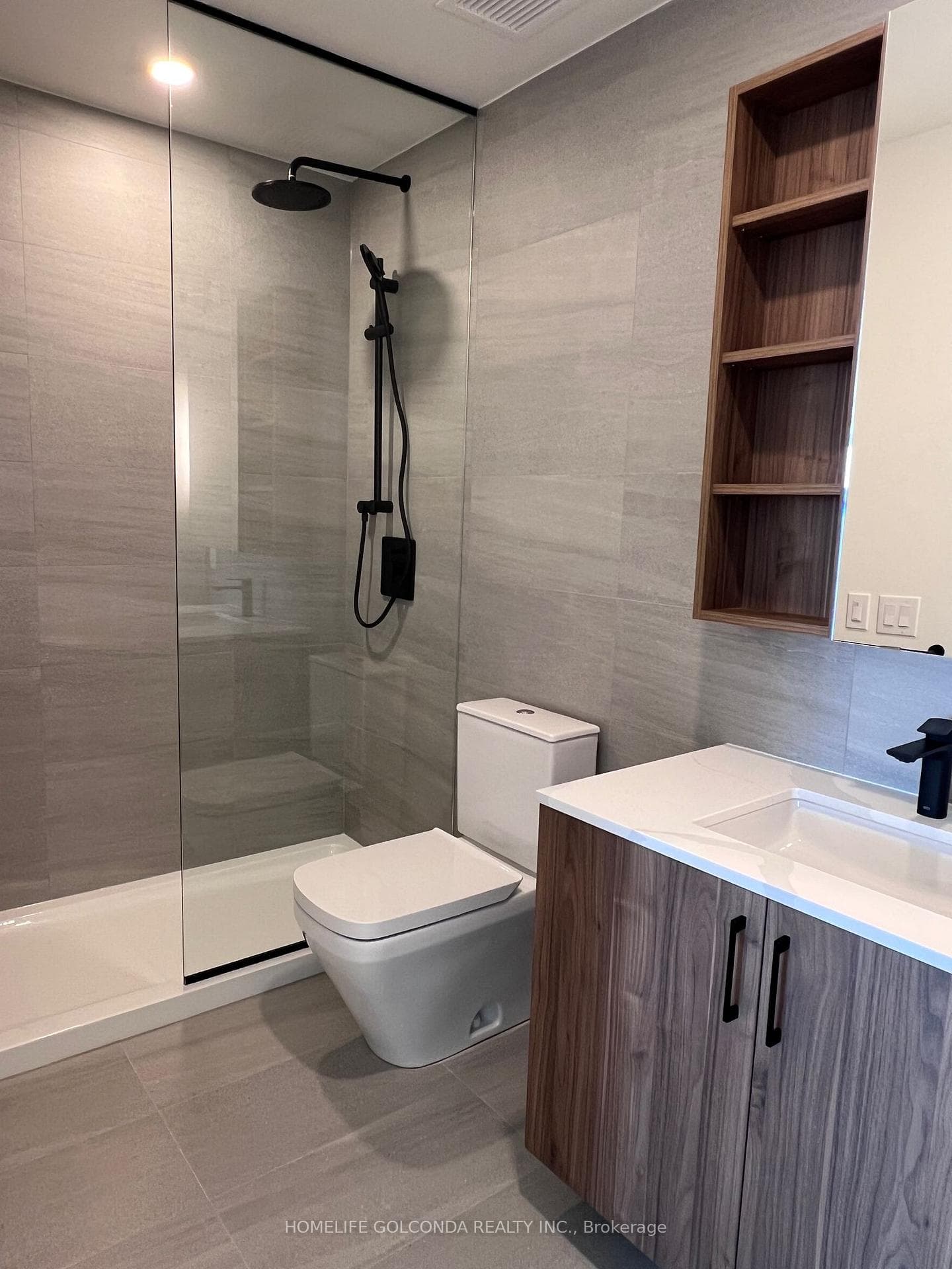 689 The Queensway Way Unit 506 photo 19