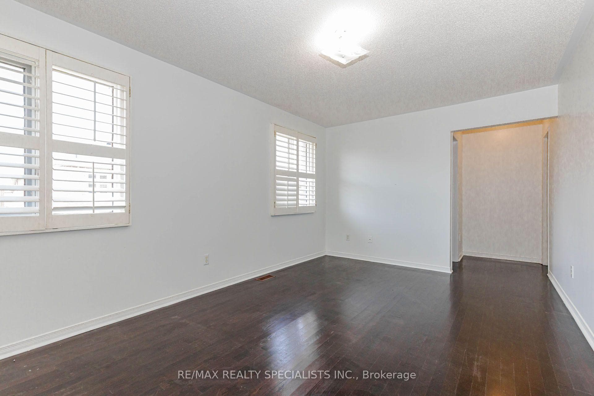 64 Dolphin Song Crescent photo 13