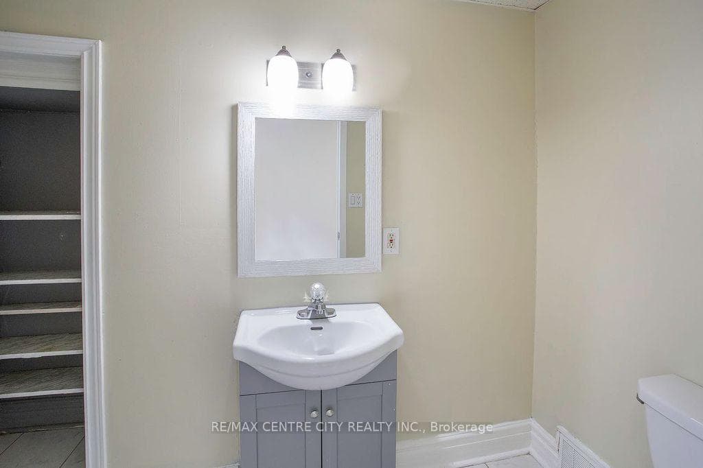 66 Adelaide Street photo 23