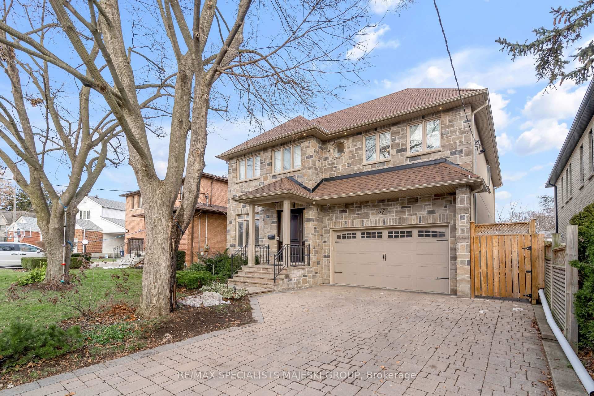 57 Corwin Crescent photo 1