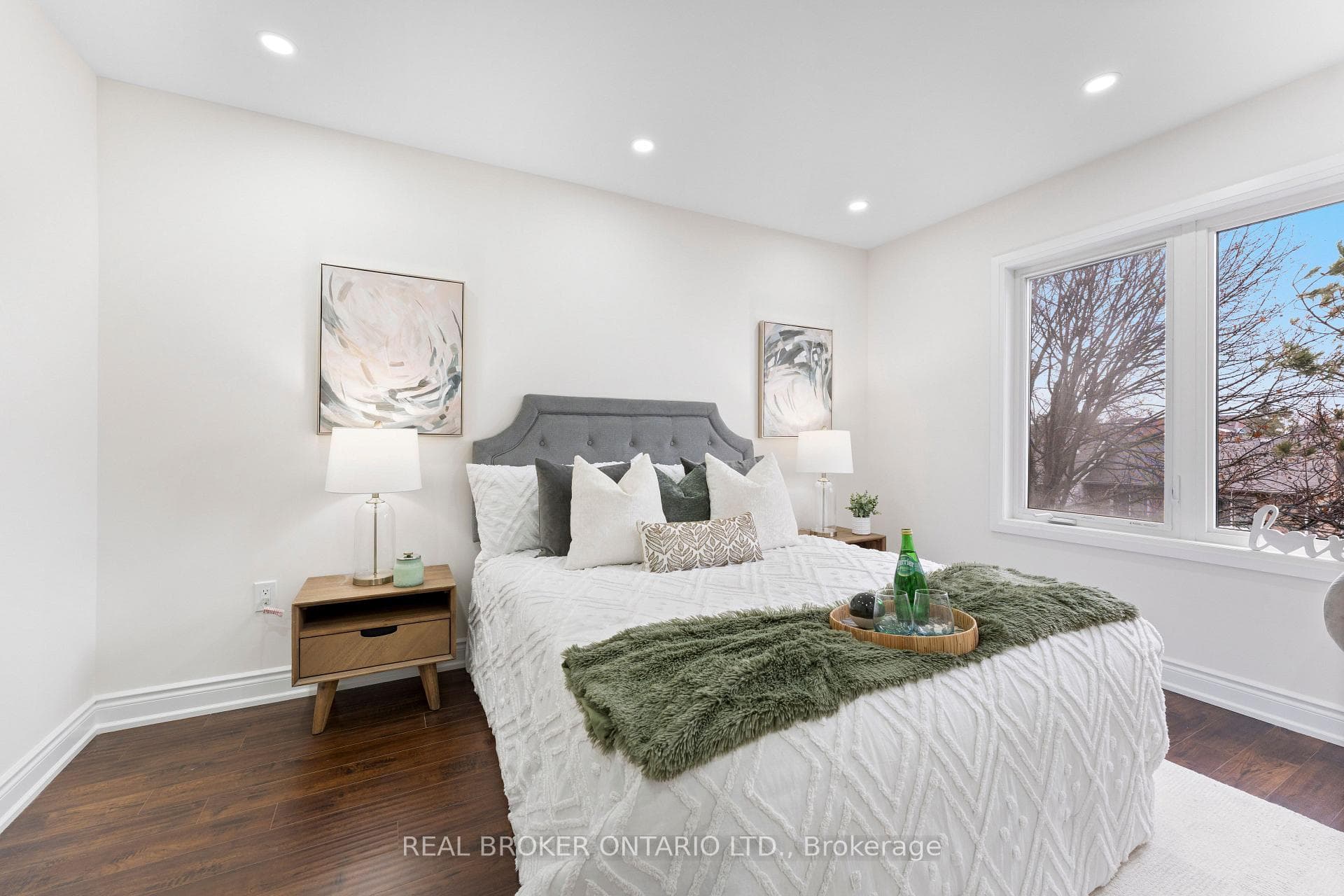 206 London Lane photo 24