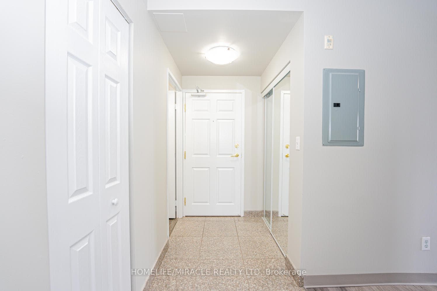 274 Erb Street Unit 610 photo 8