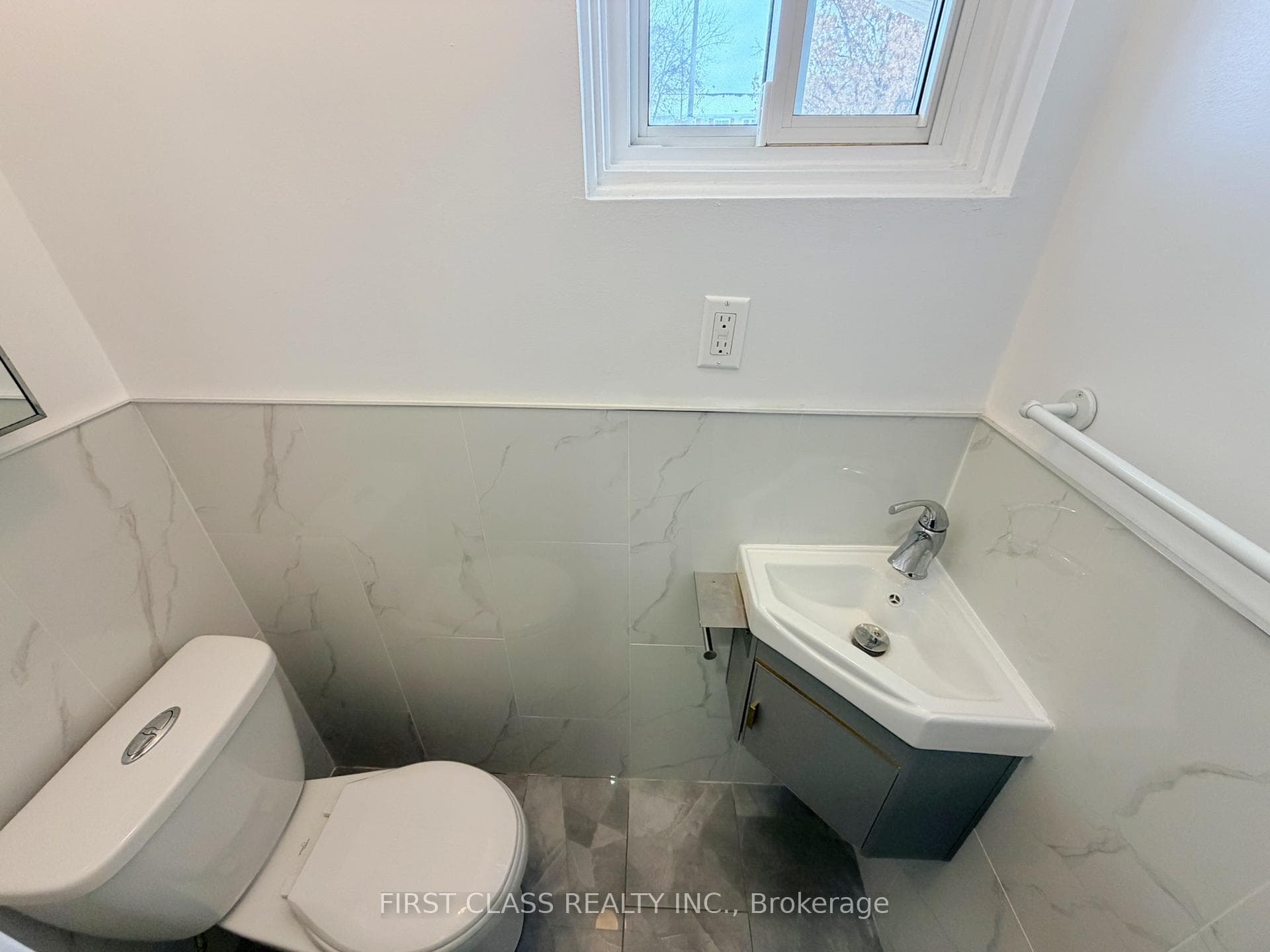 62 Truro Crescent photo 4