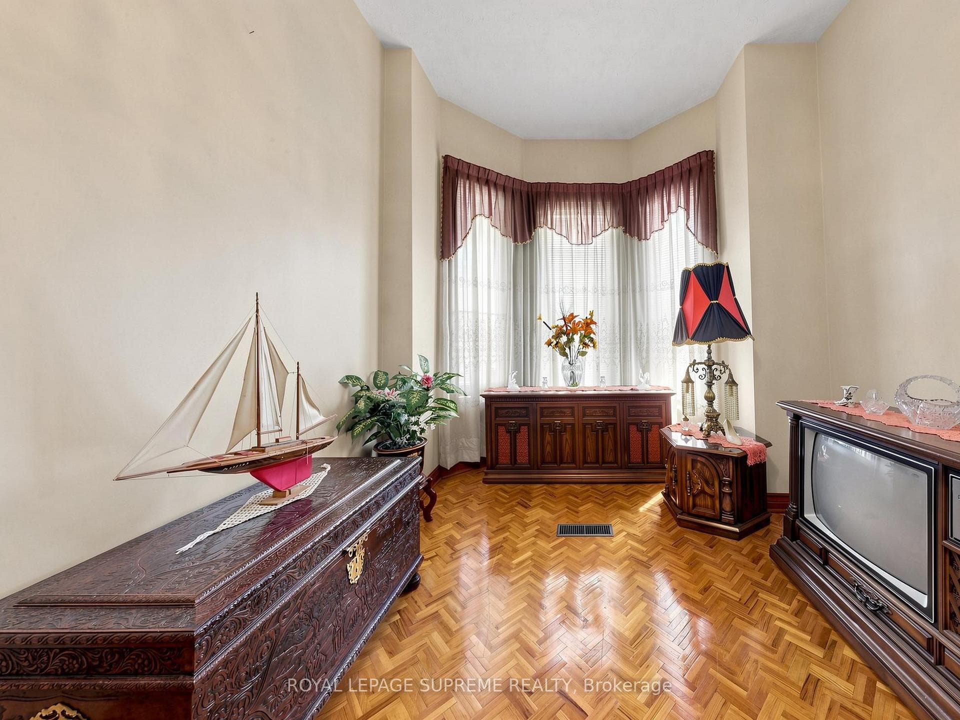 196 Palmerston Avenue photo 12