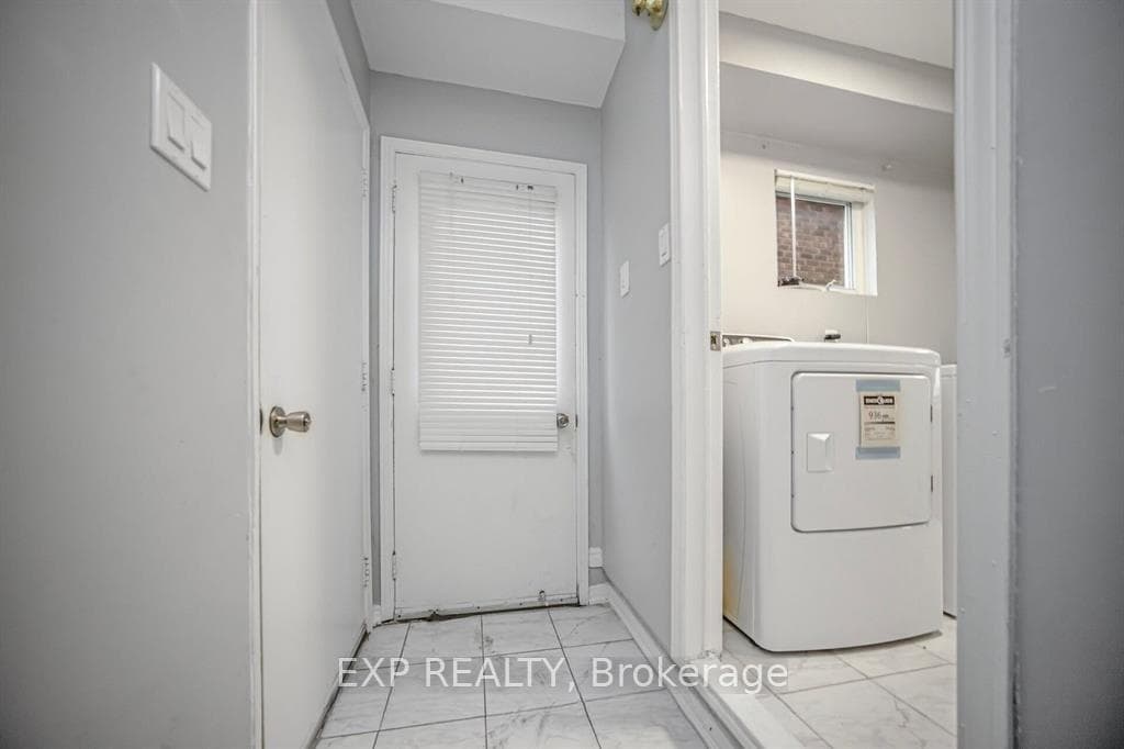 692 Huntington Ridge Drive photo 31