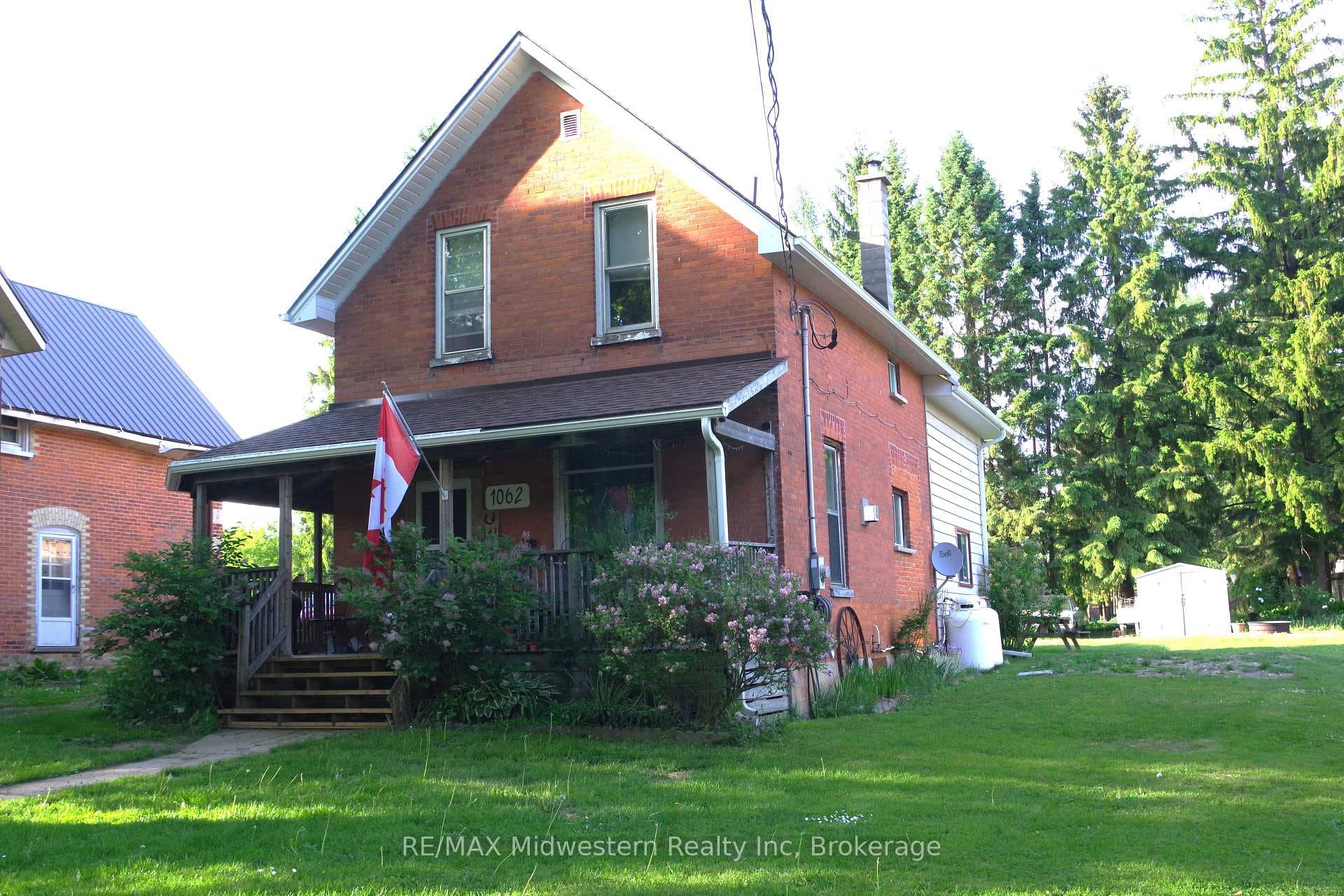 1062 Howick Street photo 3