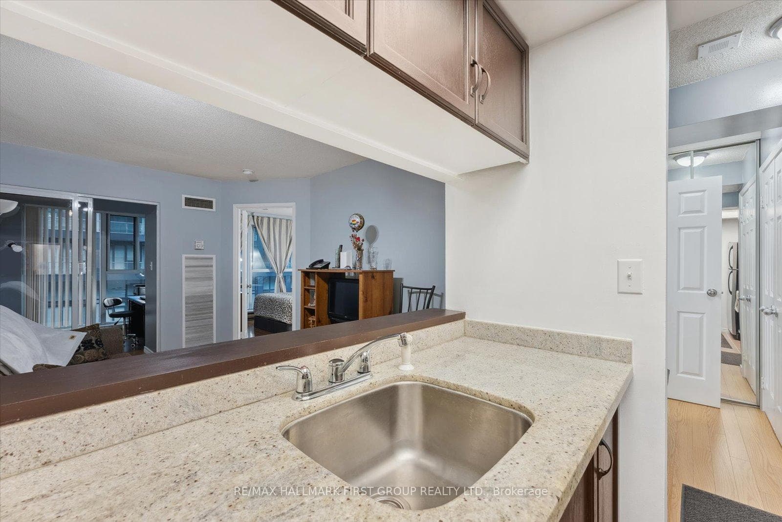 222 The Esplanade N/A Unit 713 photo 7