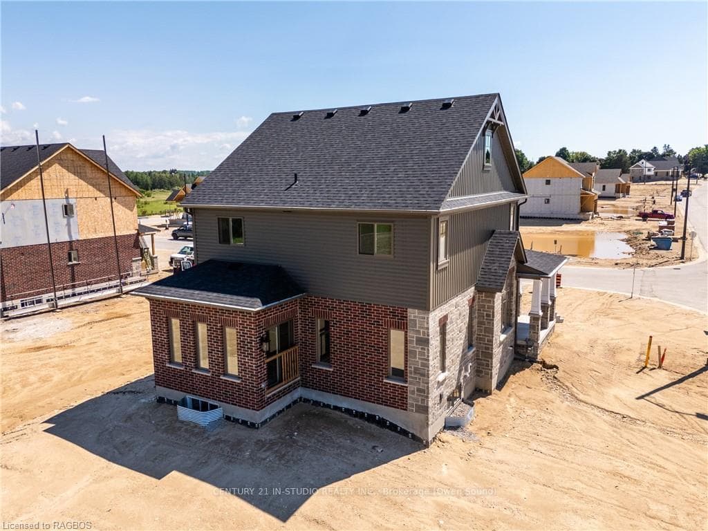 115 MACPHAIL Street photo 4