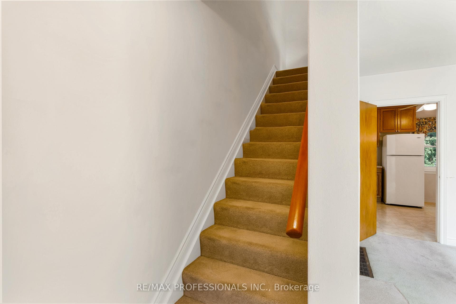 38 Van Stassen Boulevard photo 23