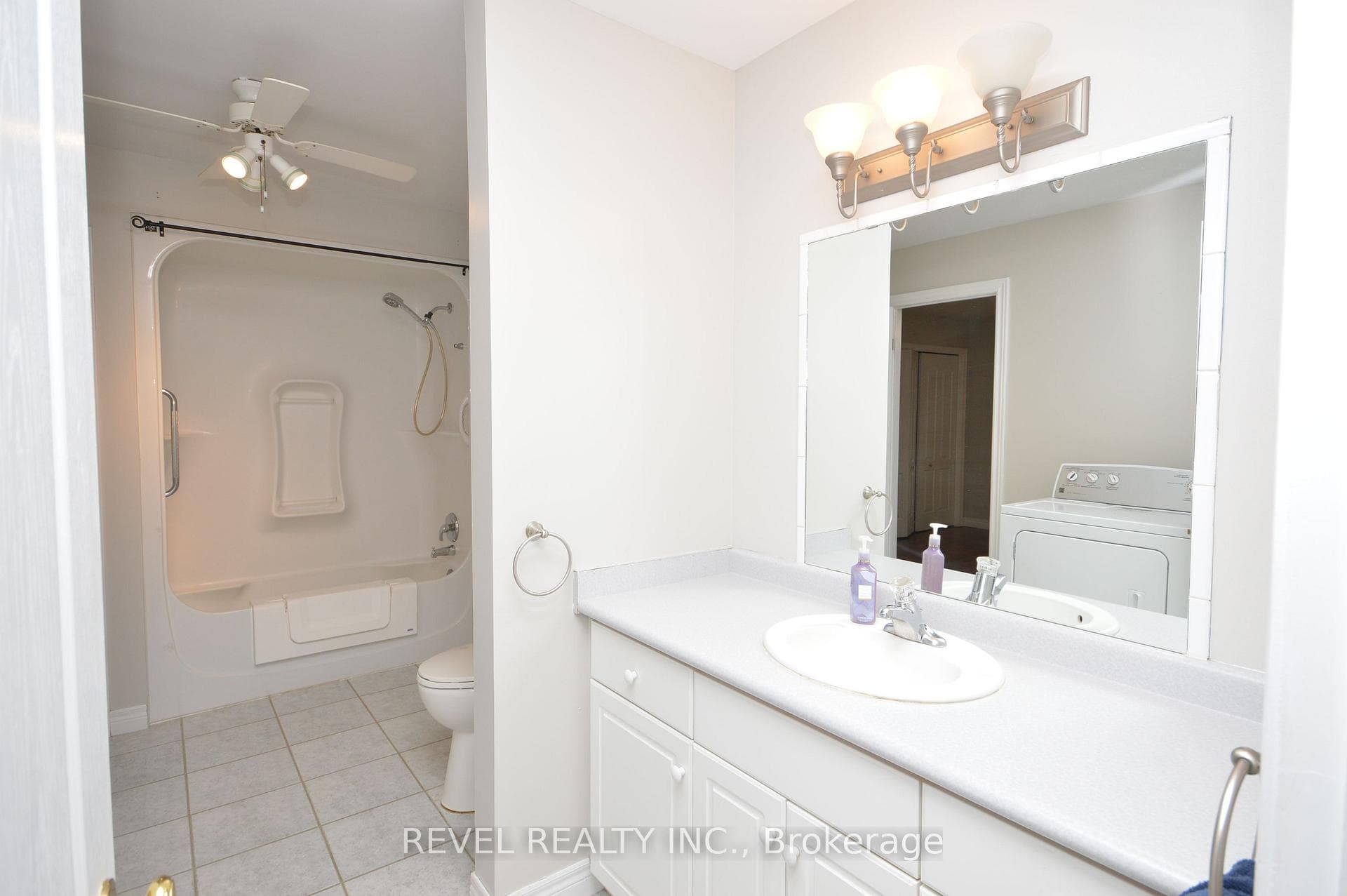 8039 Gardiner Crescent photo 22