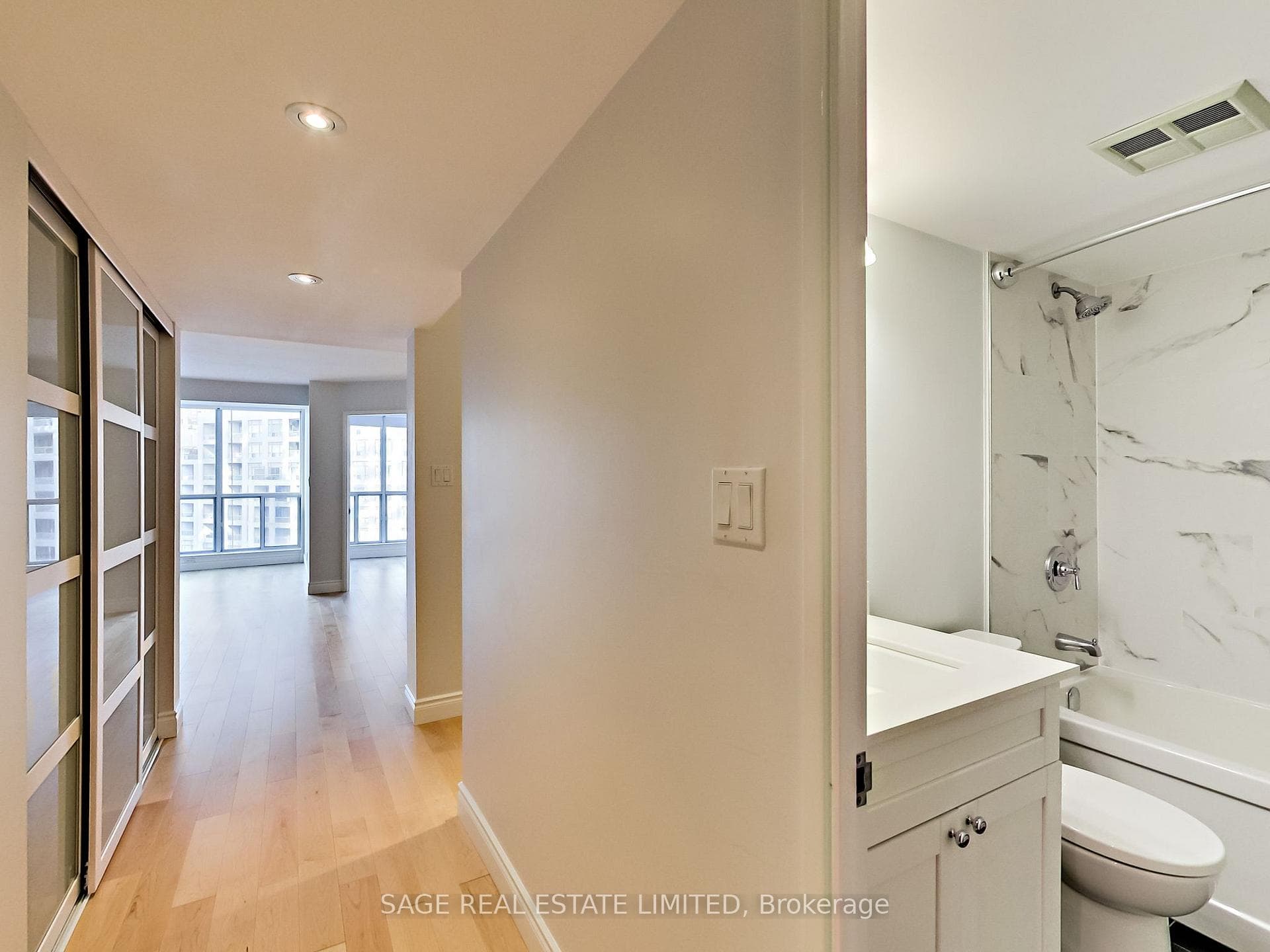 24 Wellesley Street Unit 714 photo 2