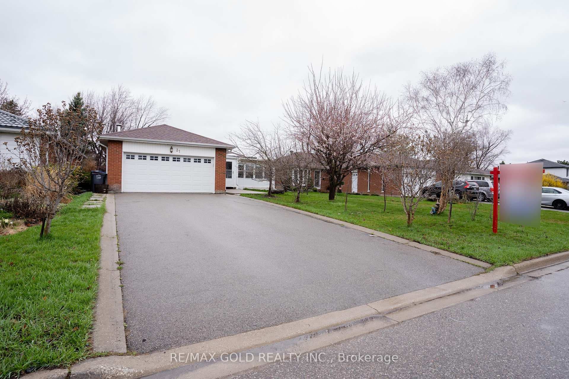31 Dorchester Drive photo 2