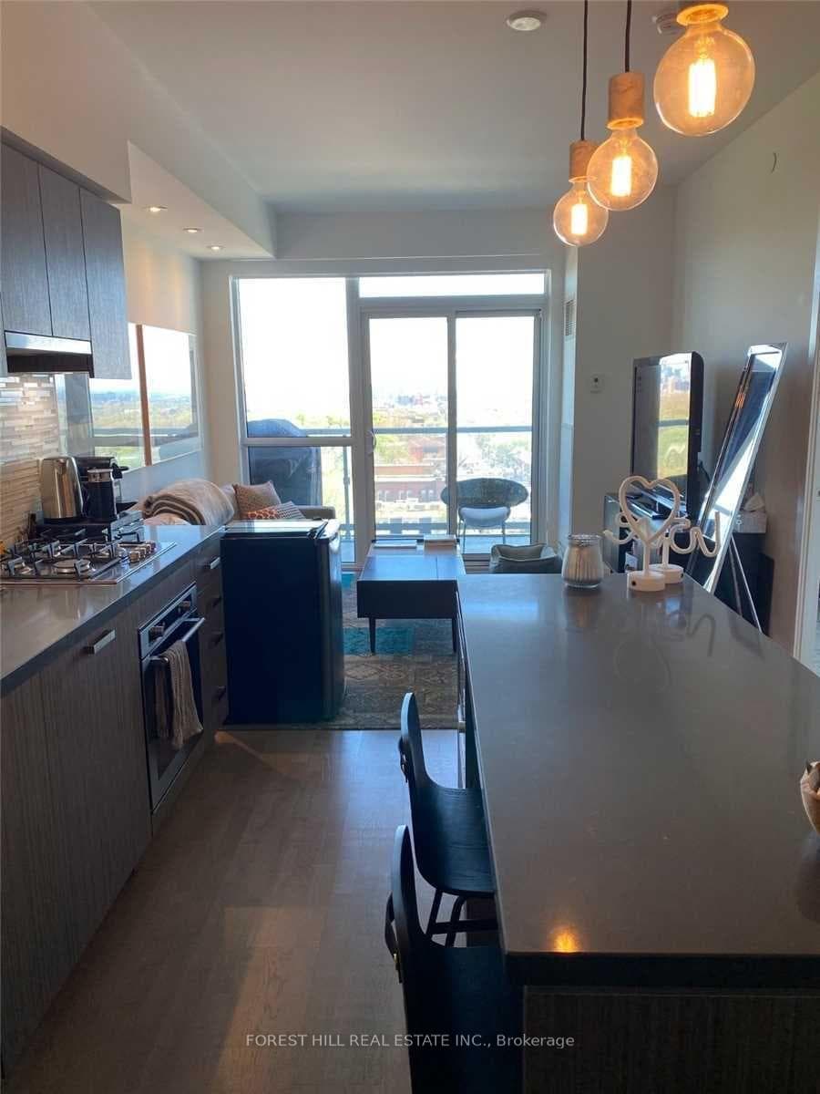 501 St Clair Avenue Unit 1006 photo 4