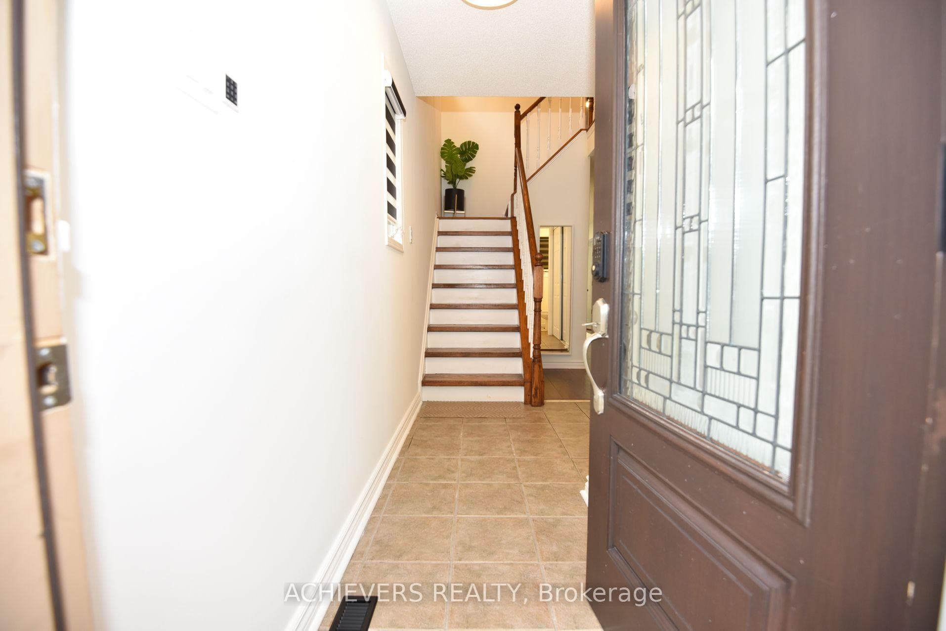 19 Mccullock Crescent photo 4