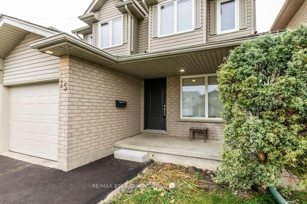 15 TRAILBROOK Lane photo 2