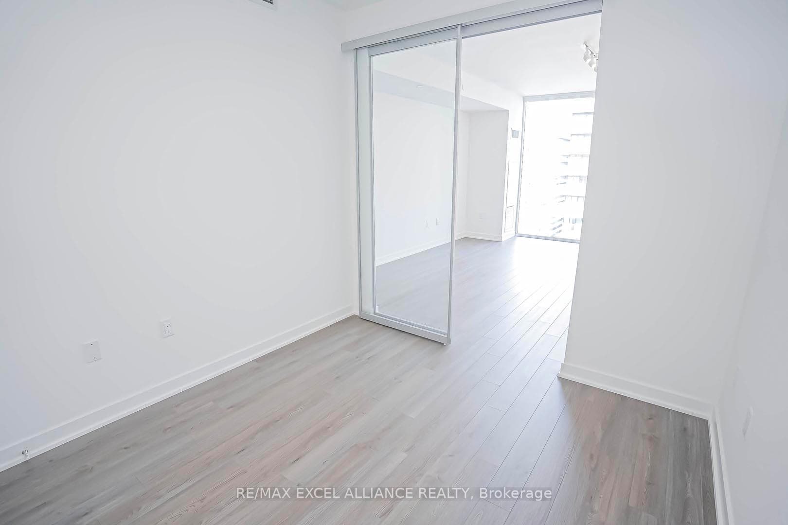 357 King Street Unit 4005 photo 9