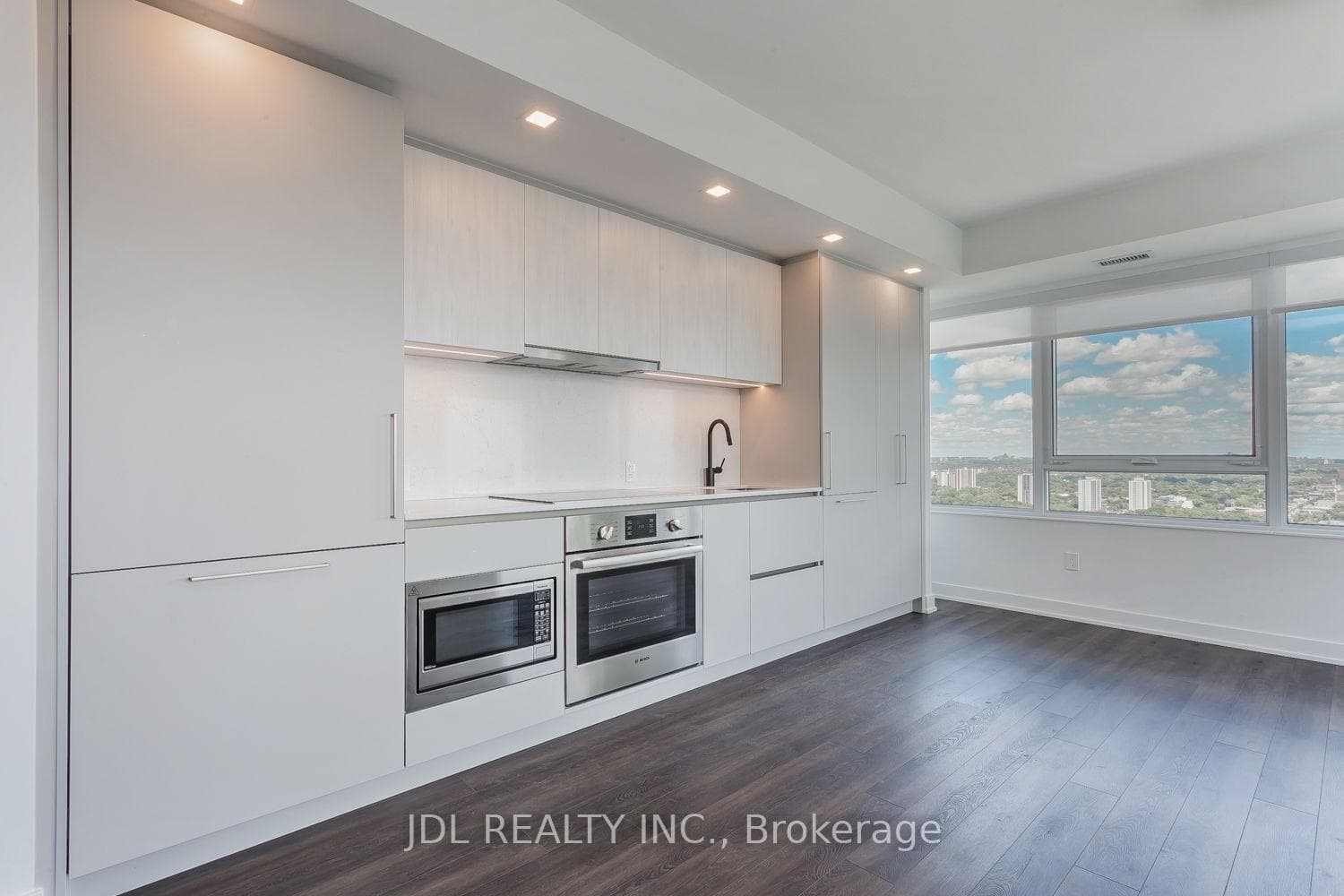 609 Sherbourne Street Unit 3709 photo 24