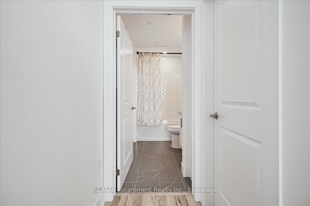 450 Dundas Street Unit 1101 photo 17
