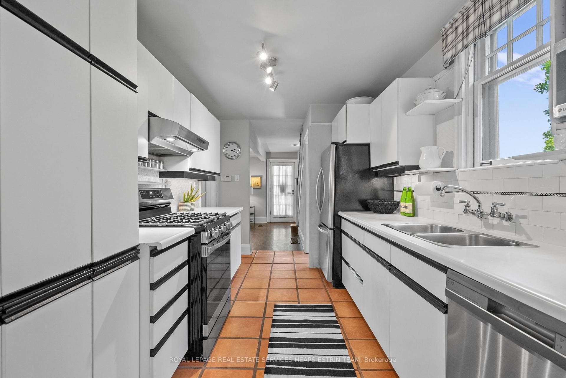 9 Crandall Road photo 6