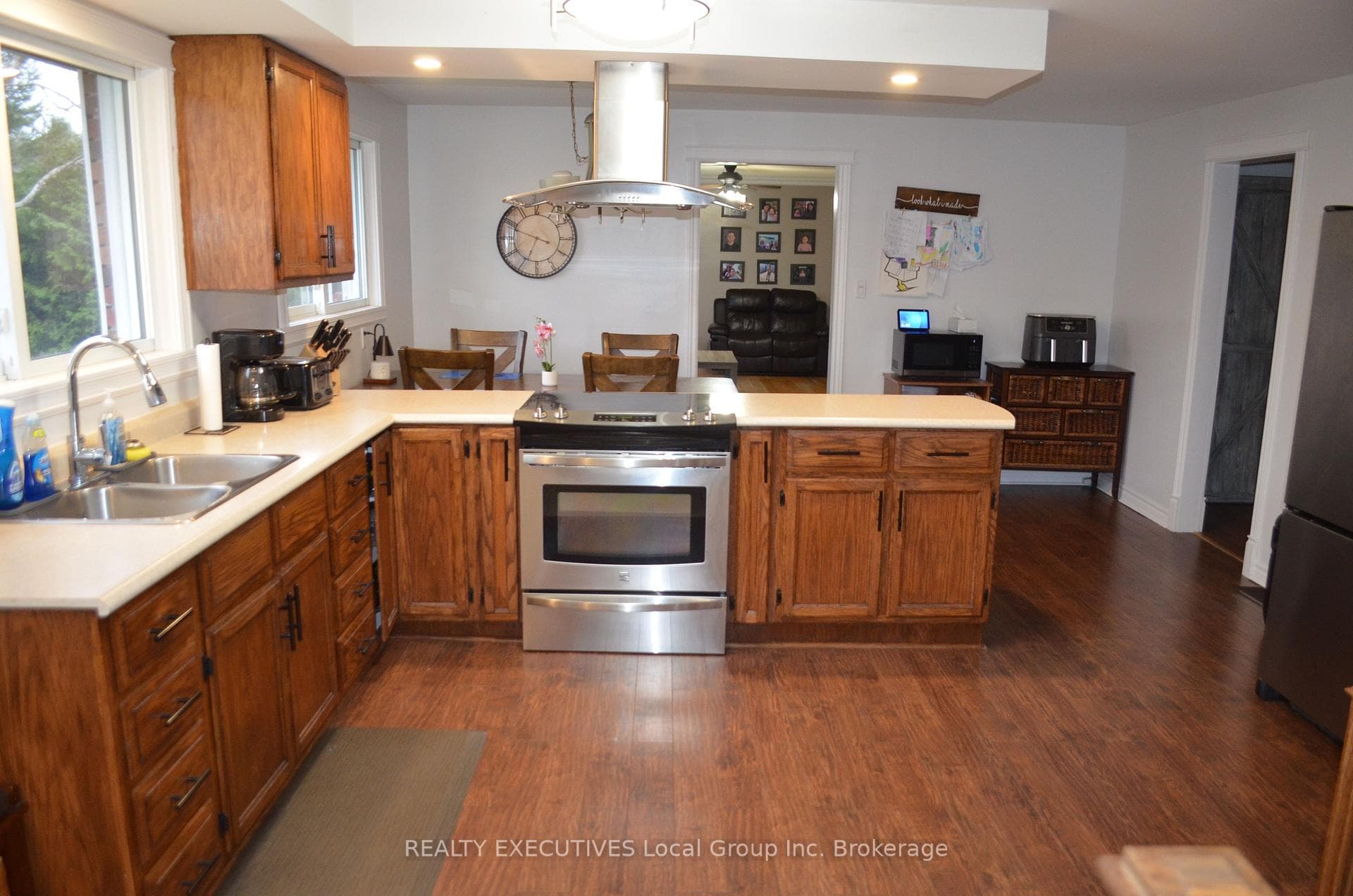 412 Sweezy Street photo 12