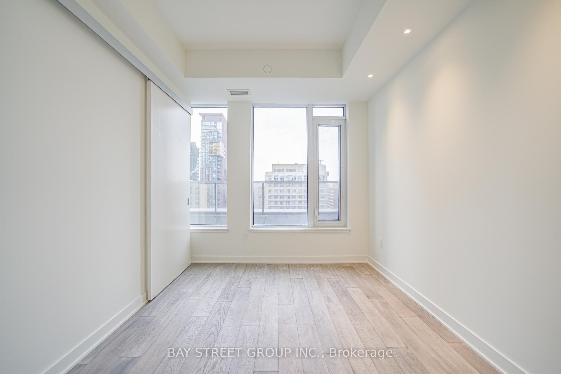 11 Yorkville Avenue Unit 1003 photo 24