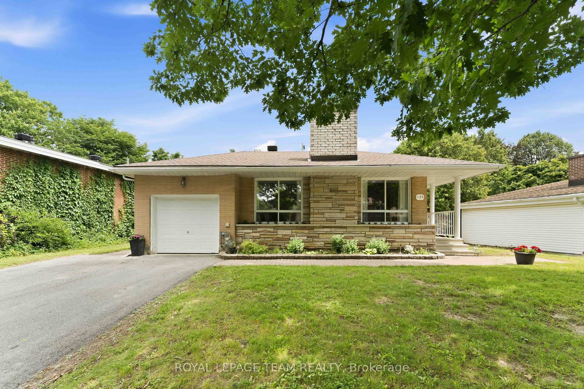 1155 Agincourt Road photo 1