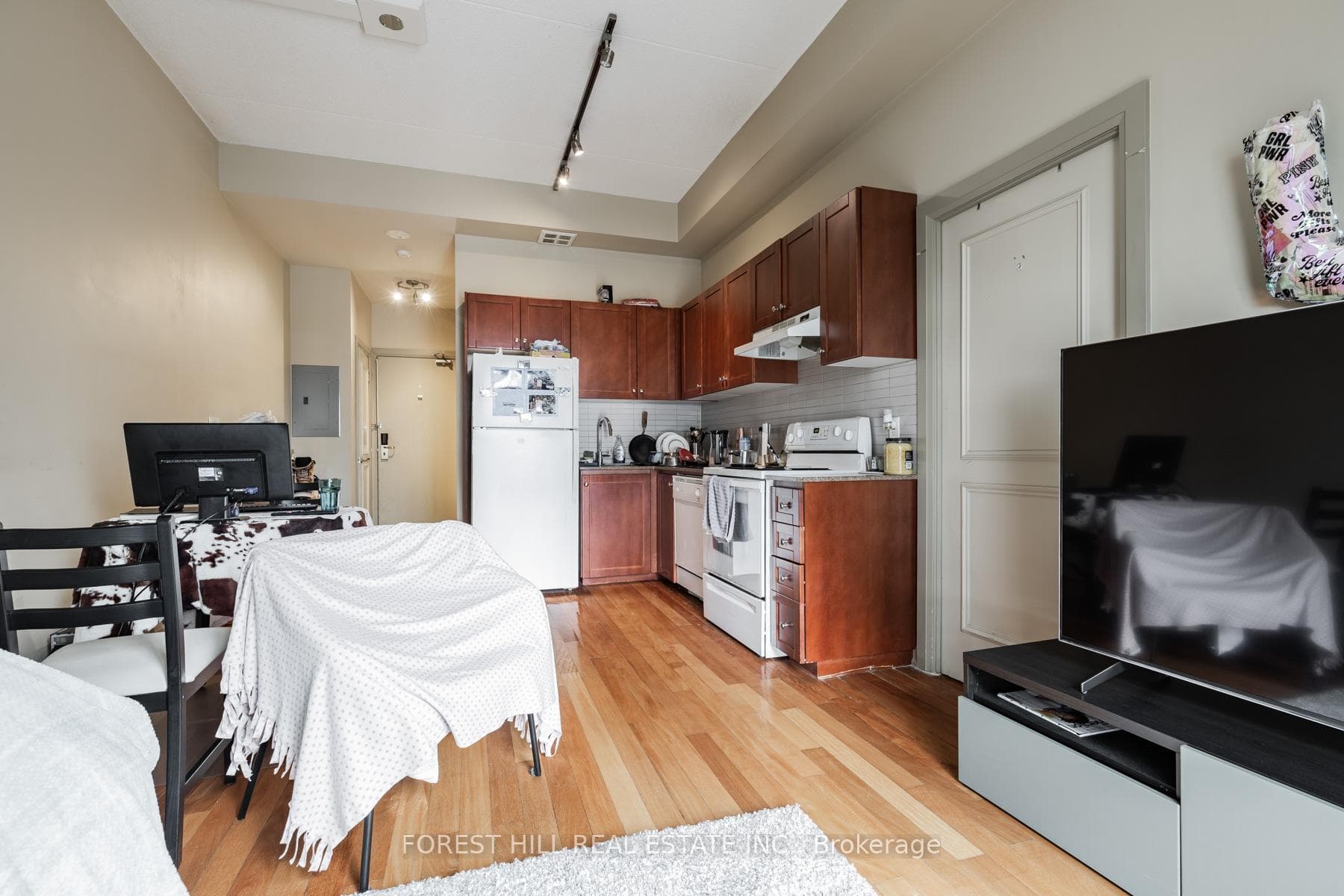2737 Keele Street Unit 215 photo 7