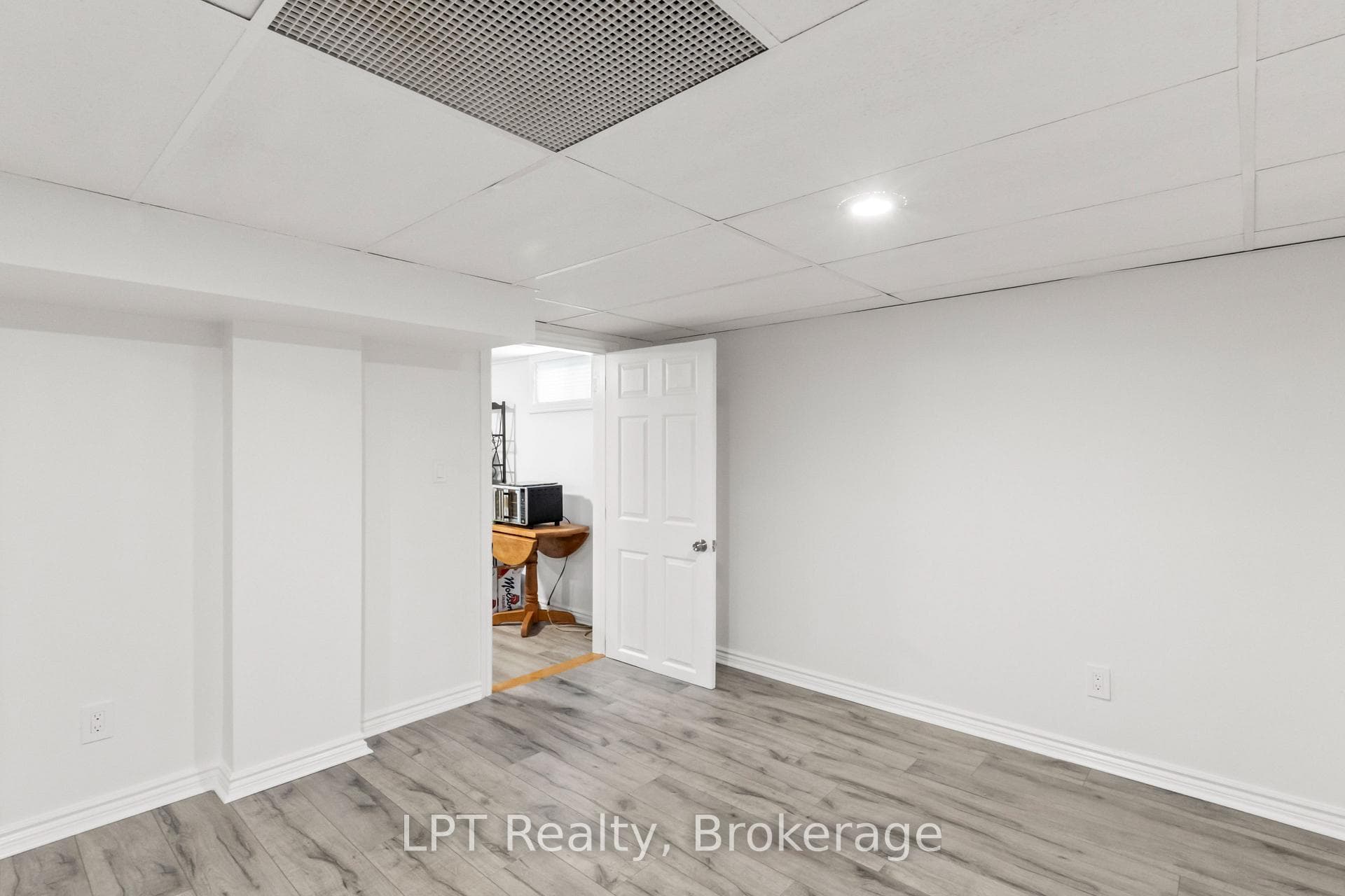 519 Rosmere Street photo 28