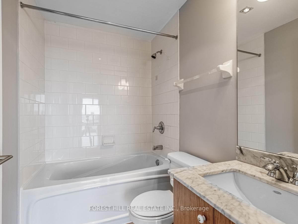 18 Yorkville Avenue Unit 2405 photo 19