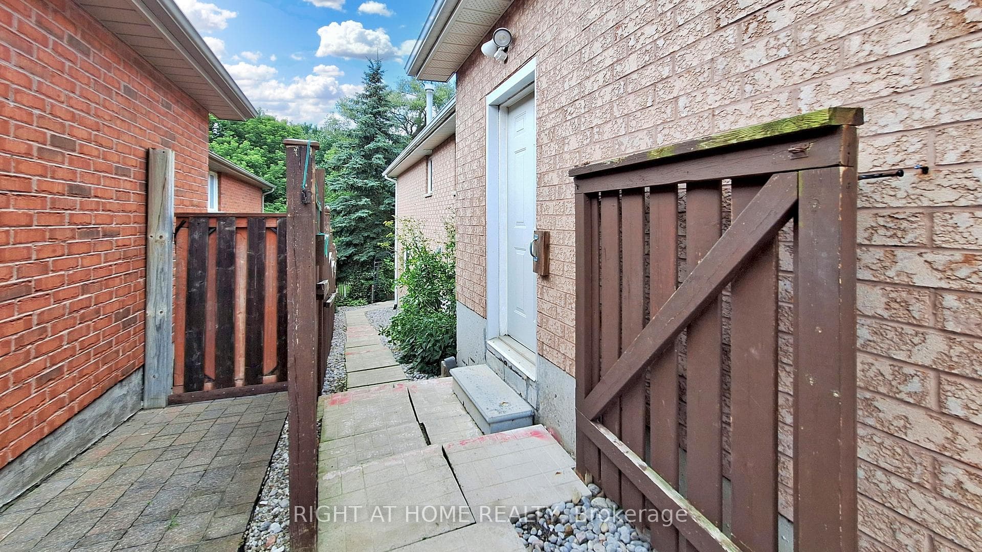 119 Grace Crescent photo 15