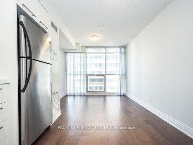 25 Carlton Street Unit 909 photo 8