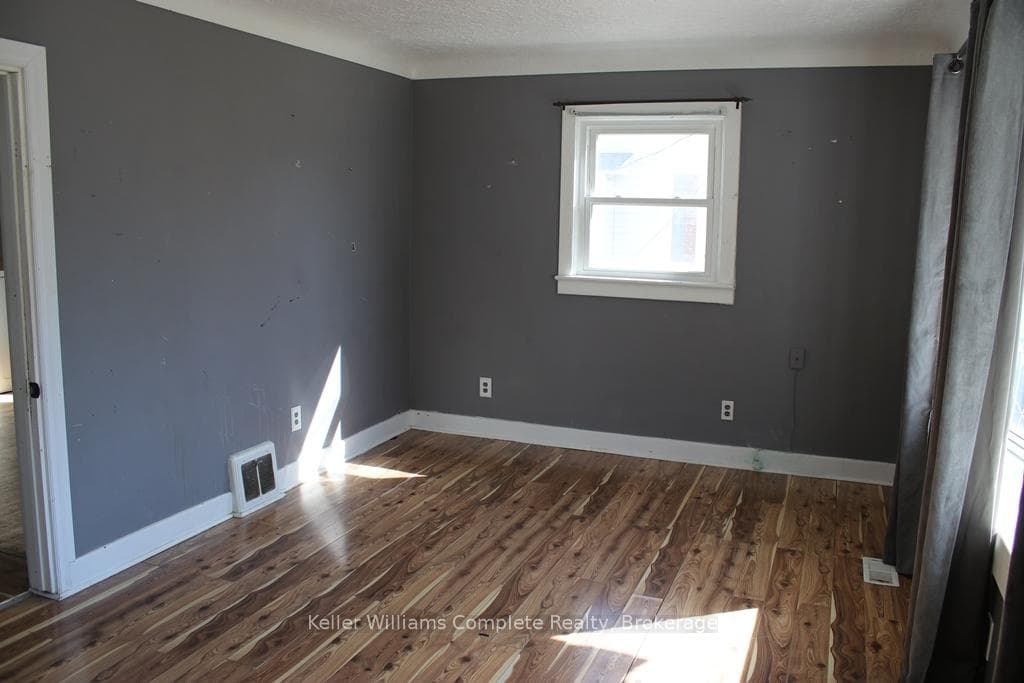 682 Hall Street photo 5