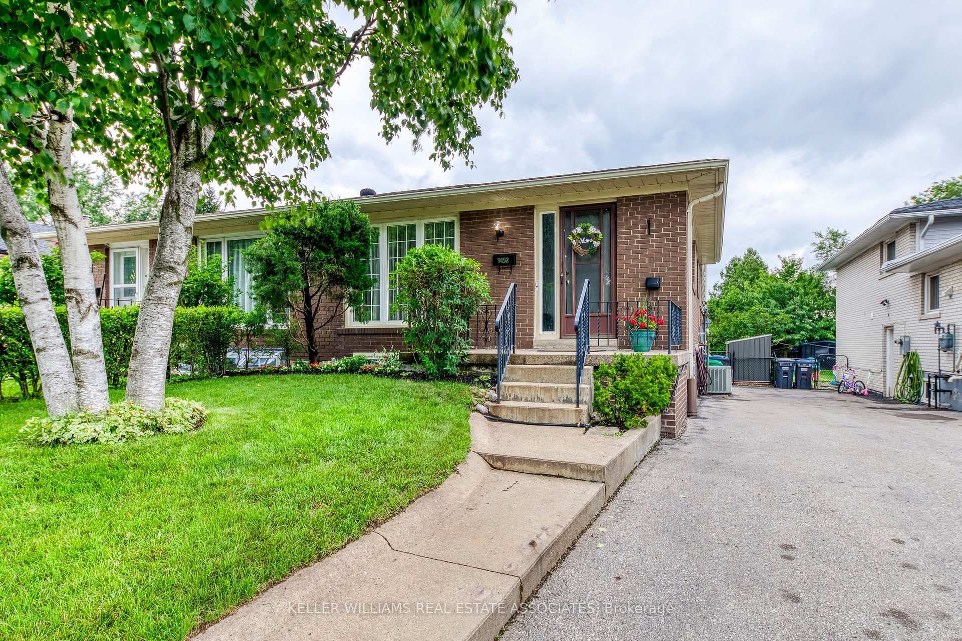 1452 Tyneburn Crescent photo 2