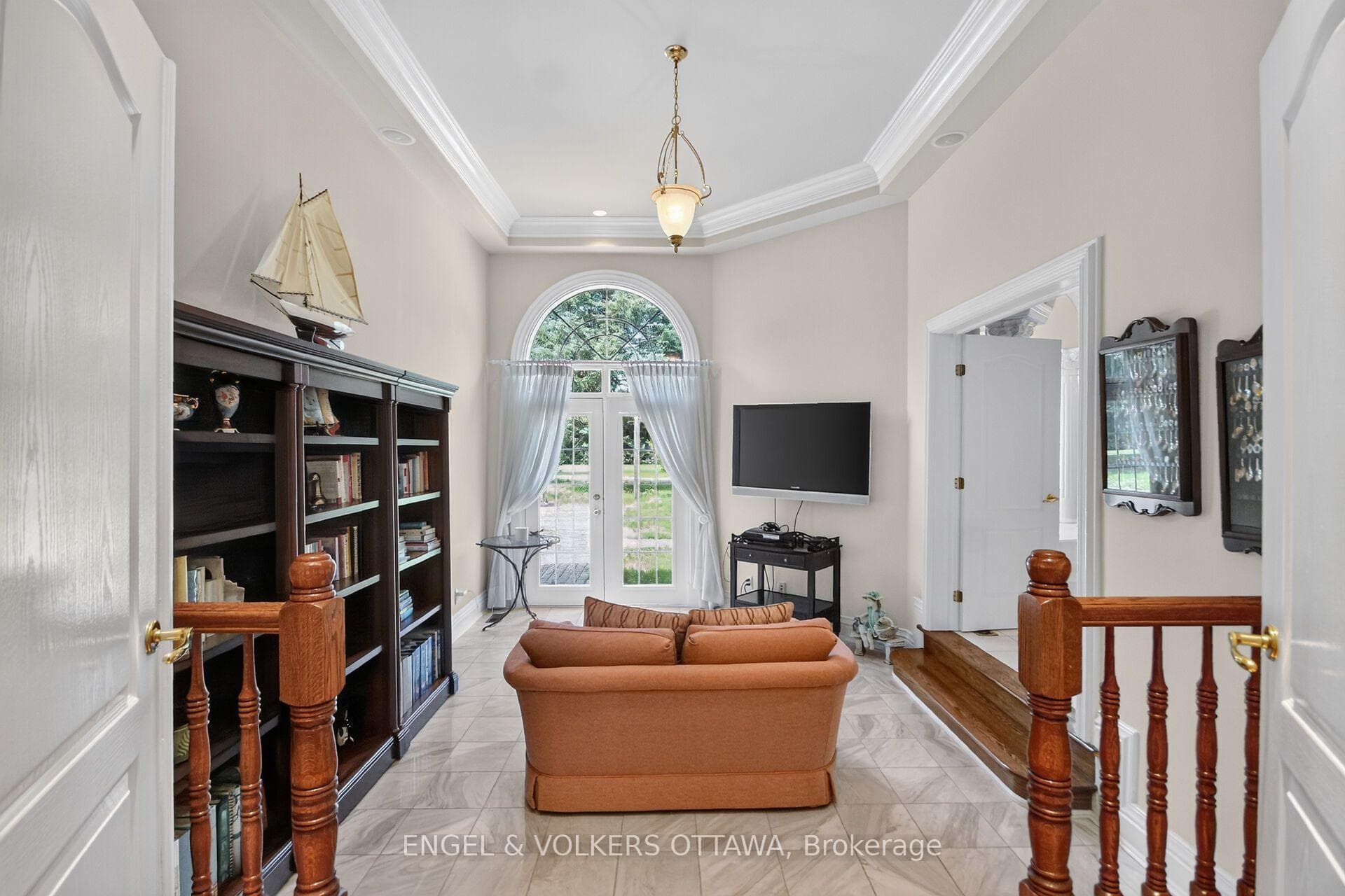Primary bedroom's private den w backyard access