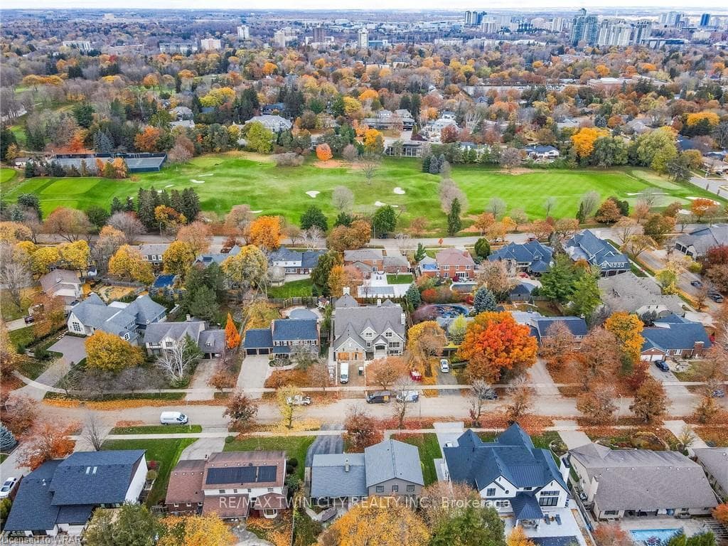 39 Huntley Crescent photo 1