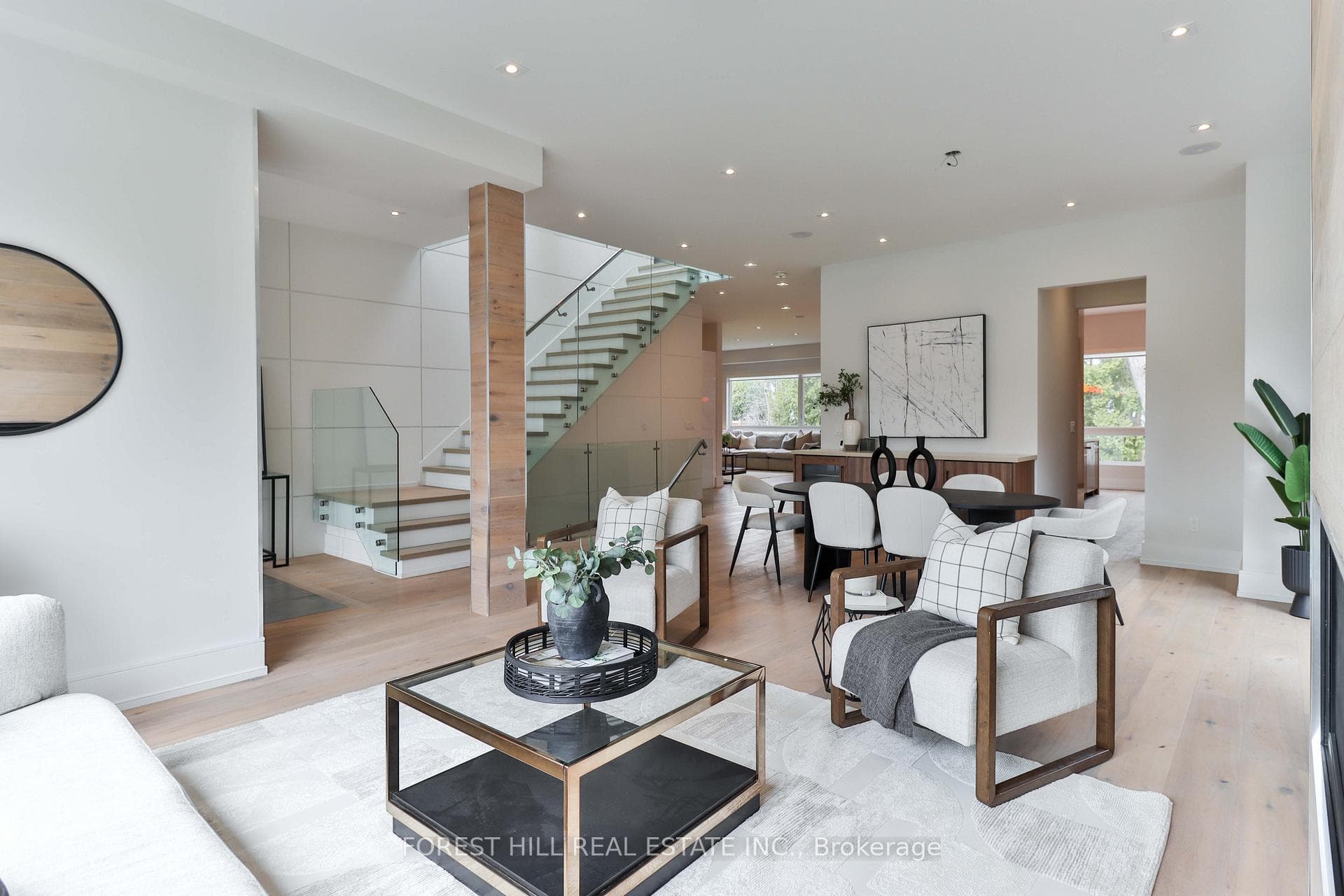 Open Concept, Perfect For Entertaining