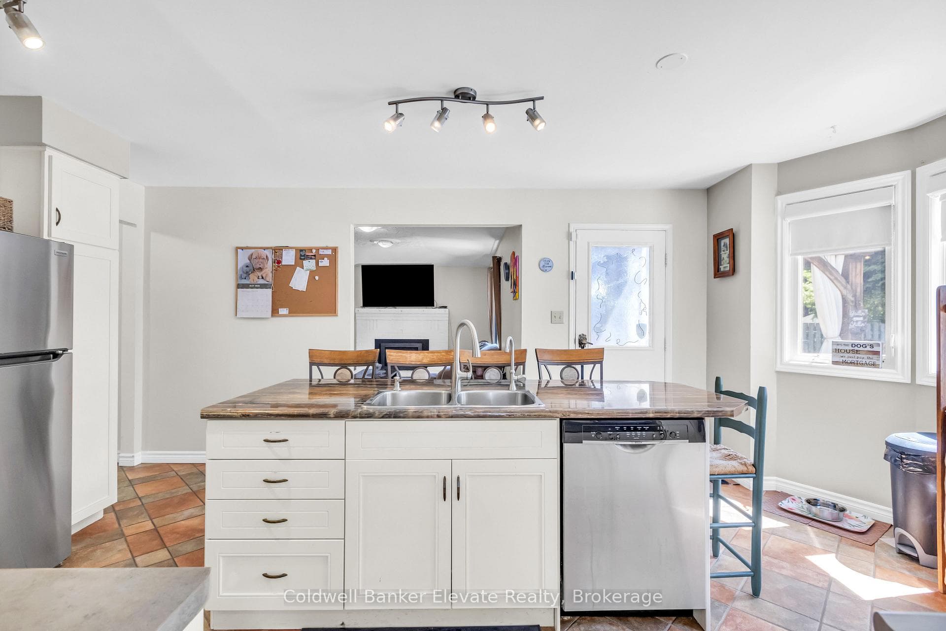 359 Lexington Road photo 11