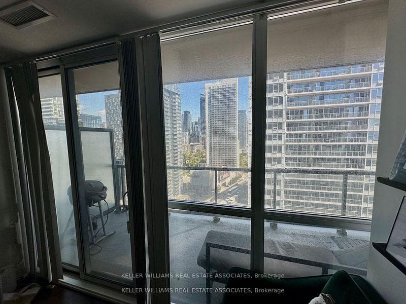 20 Bruyeres Mews Unit 2108 photo 4